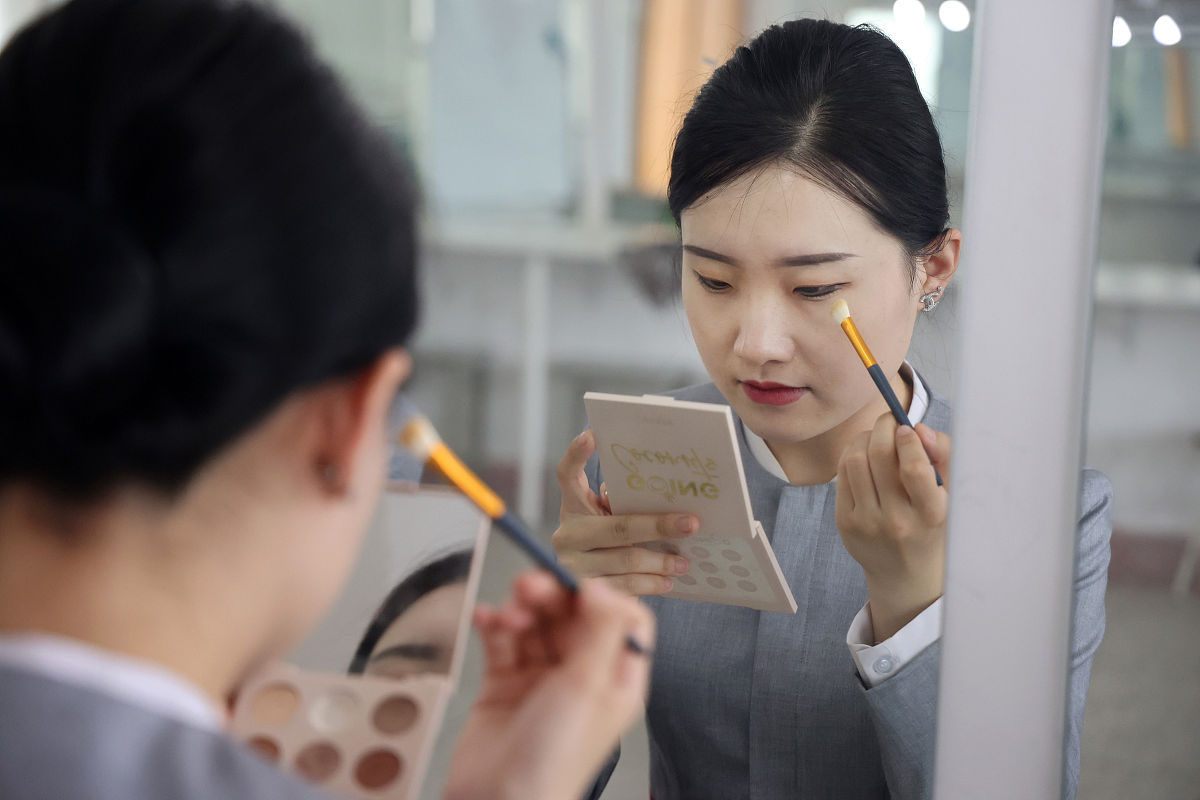 近视眼学生可以报考空乘专业吗？| 视力要求、矫正方法及空乘专业其他要求