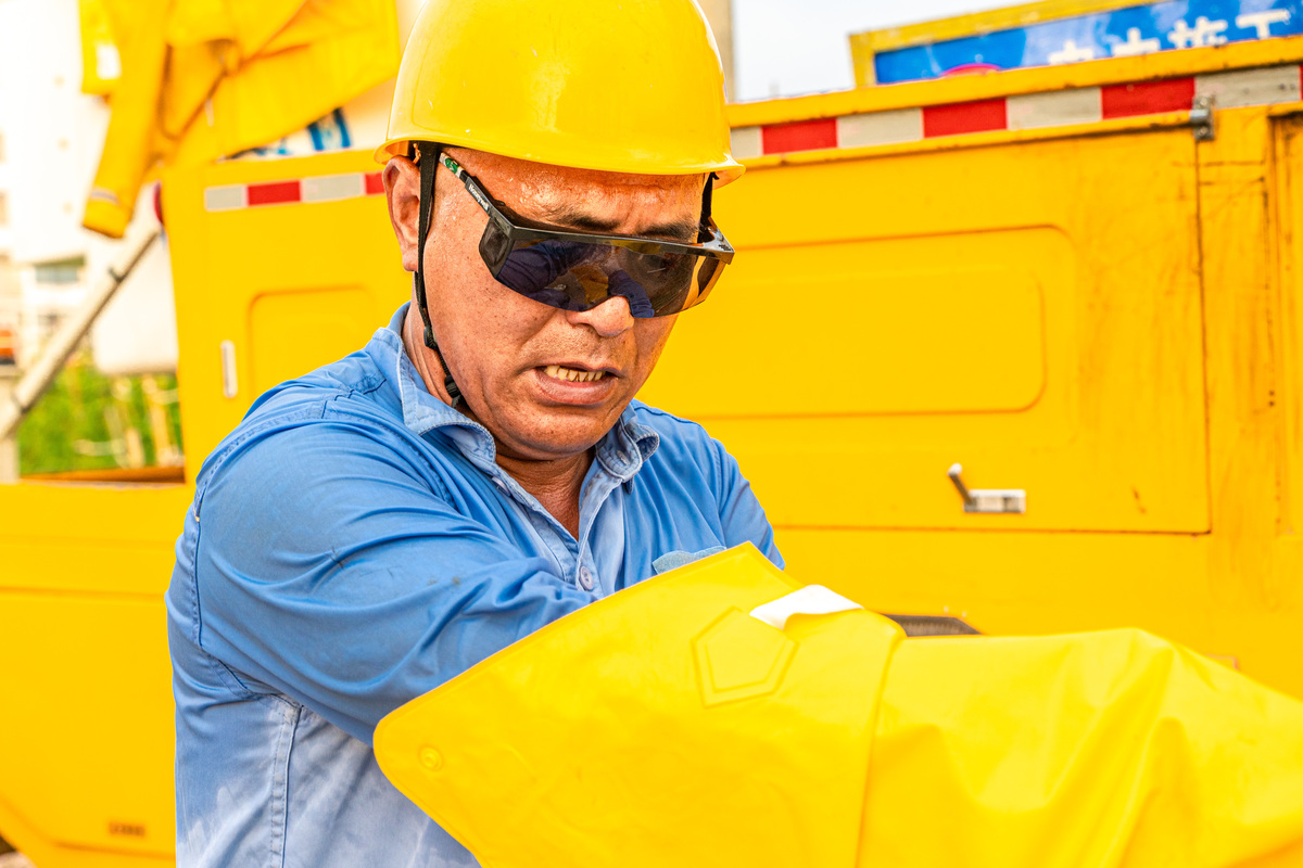 写一首干工程的喊麦