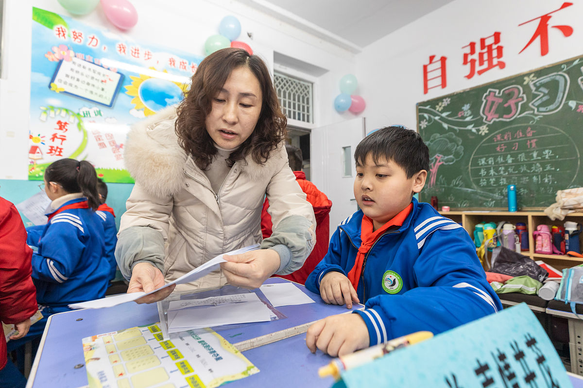 具体阐述高中政治和历史有什么区别