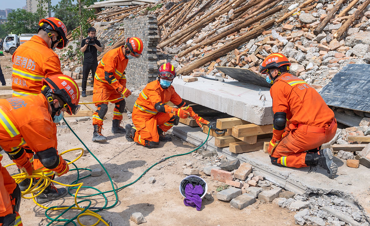 自然灾害（例如地震、台风、疫情等）相关的应急方案，