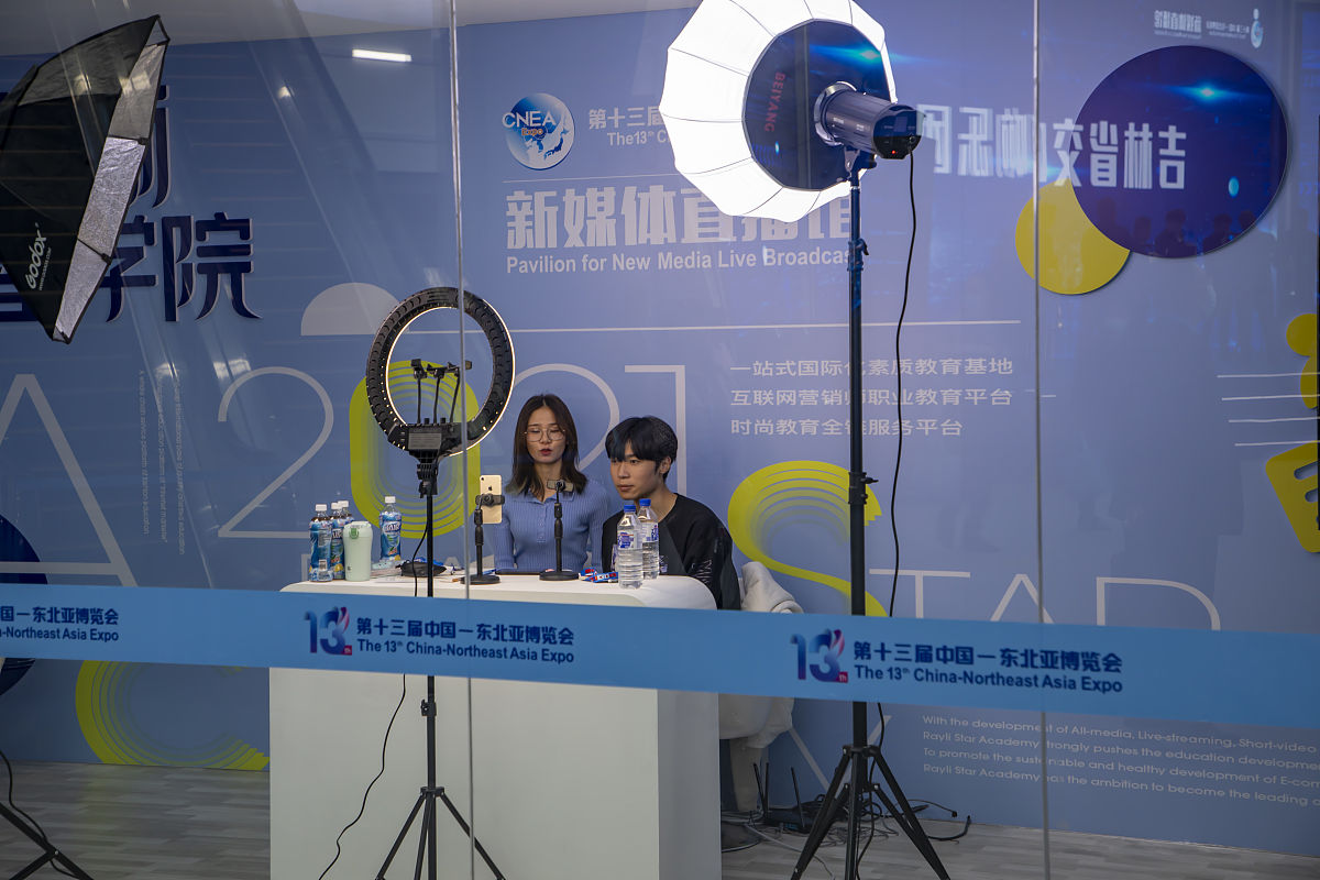 装修直播间：直播实况、专家互动、案例分享，打造梦想家居