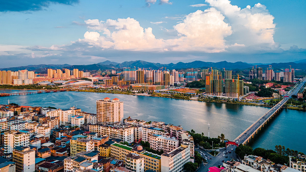 2021年7月28日,江西省赣州市于都县美丽如画的城市风光.