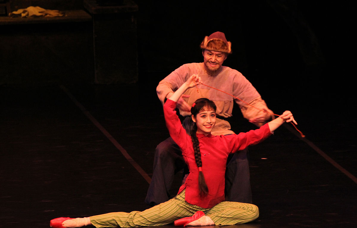 深入解析：揭秘《白毛女》创作技巧的艺术魅力