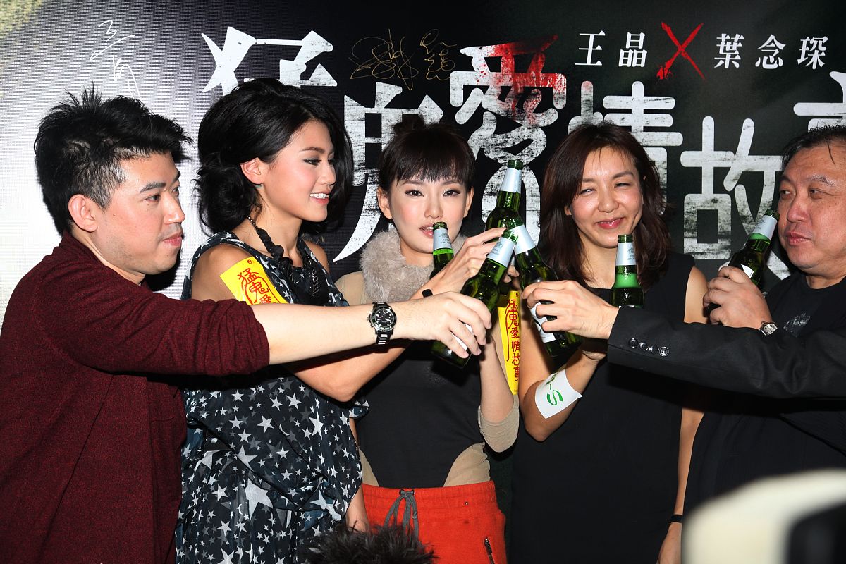 想象一个正常男生和一个5米高的女生结婚并且生出了女儿的故事