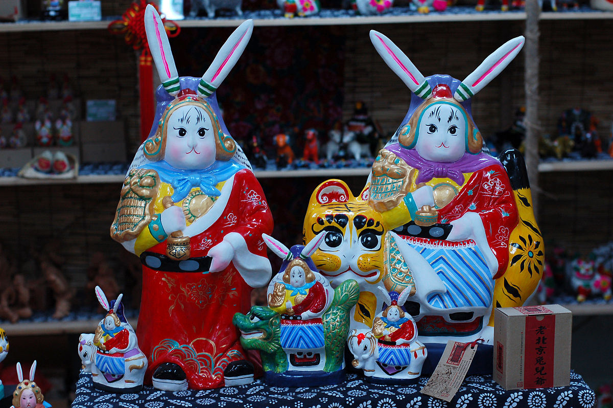 用兔儿爷天坛长城京狮组成50字文案