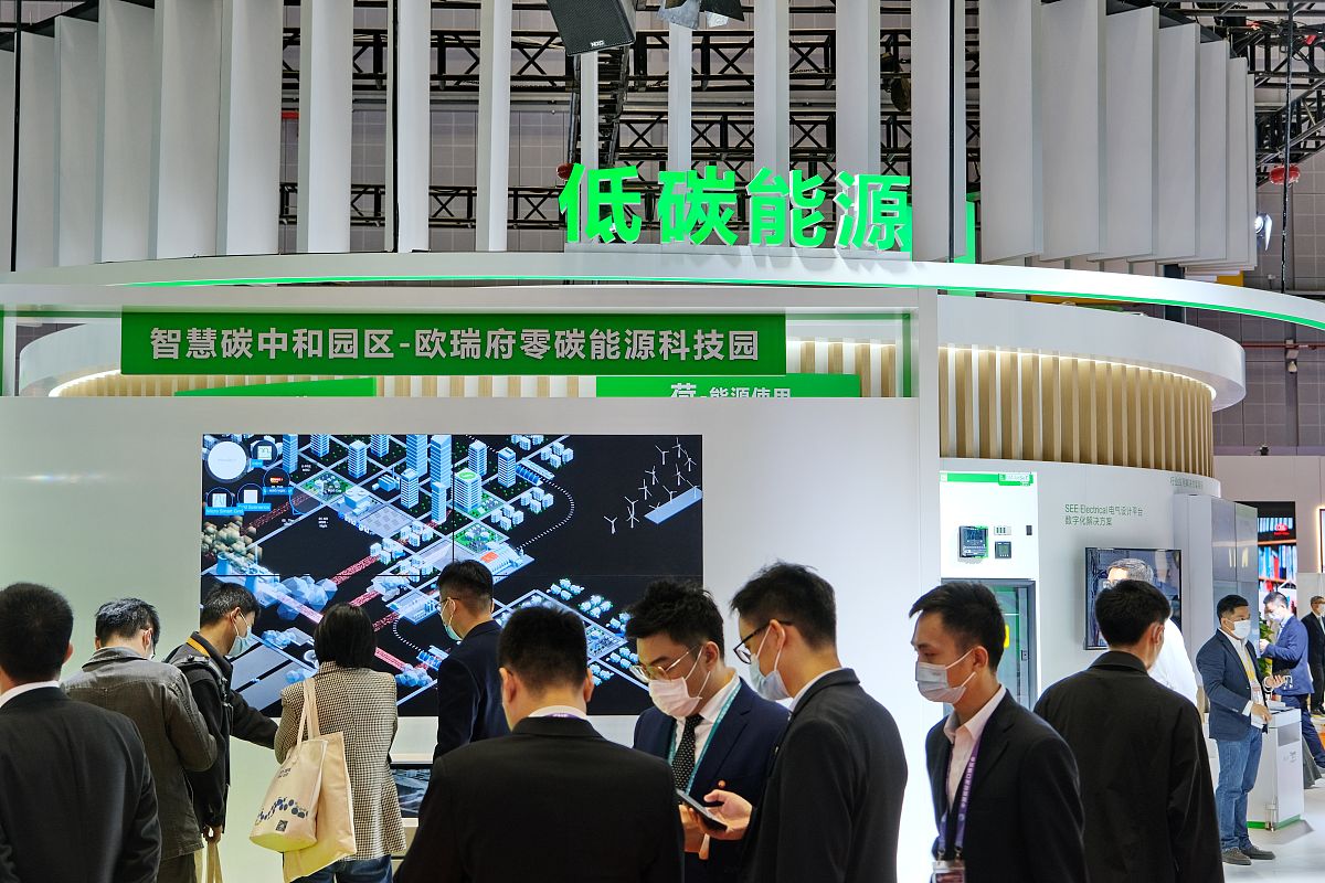 以美的集团为例写一篇名为创新驱动的绿色制造策略研究的毕业论文说详细一点