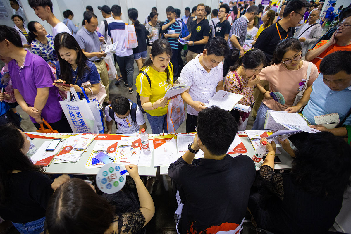 大学生文化生活现状调查报告：数据解读与发展建议