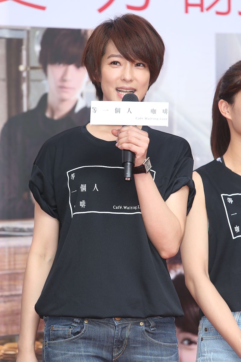 2014年9月7日,台北,明星现身电影《等一人咖啡》谢票会.赖雅妍