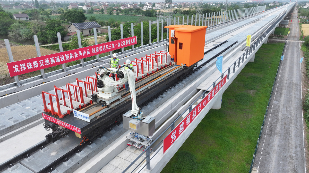 成都铁路学校分享我国高铁大发展的新标志