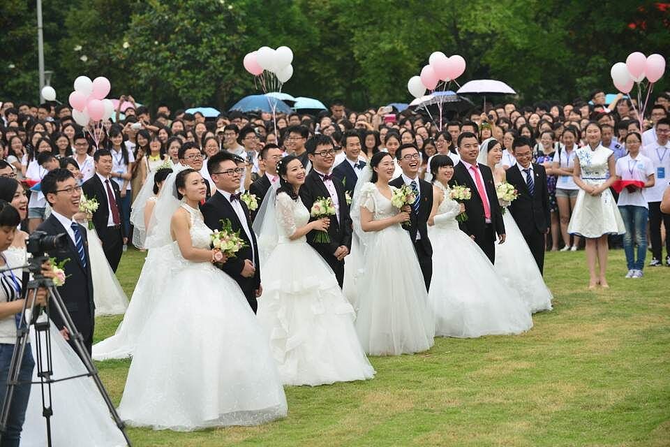 基督徒婚姻祝福语：愿上帝的恩典伴随你们的爱情