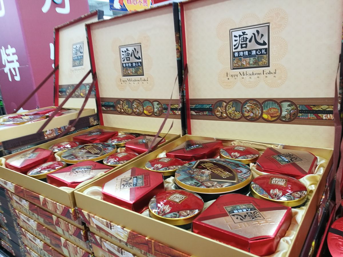 要写一篇小红书种草文案产品是万寿斋礼盒月饼礼盒星际划卖点是星际宇宙太阳系九大行星