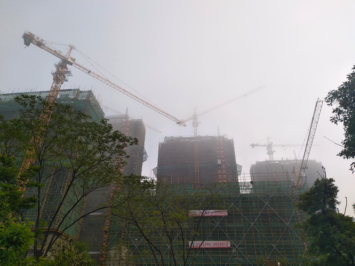 你正在进行恒大悦龙台项目的安全评价。第一章 安全评价概述11 安全评价的目的12 安全评价依据13 安全评价原则14 安全评价范围15 安全评价内容17评价报告使用权说明请按照提纲进行总结不少于2000字。