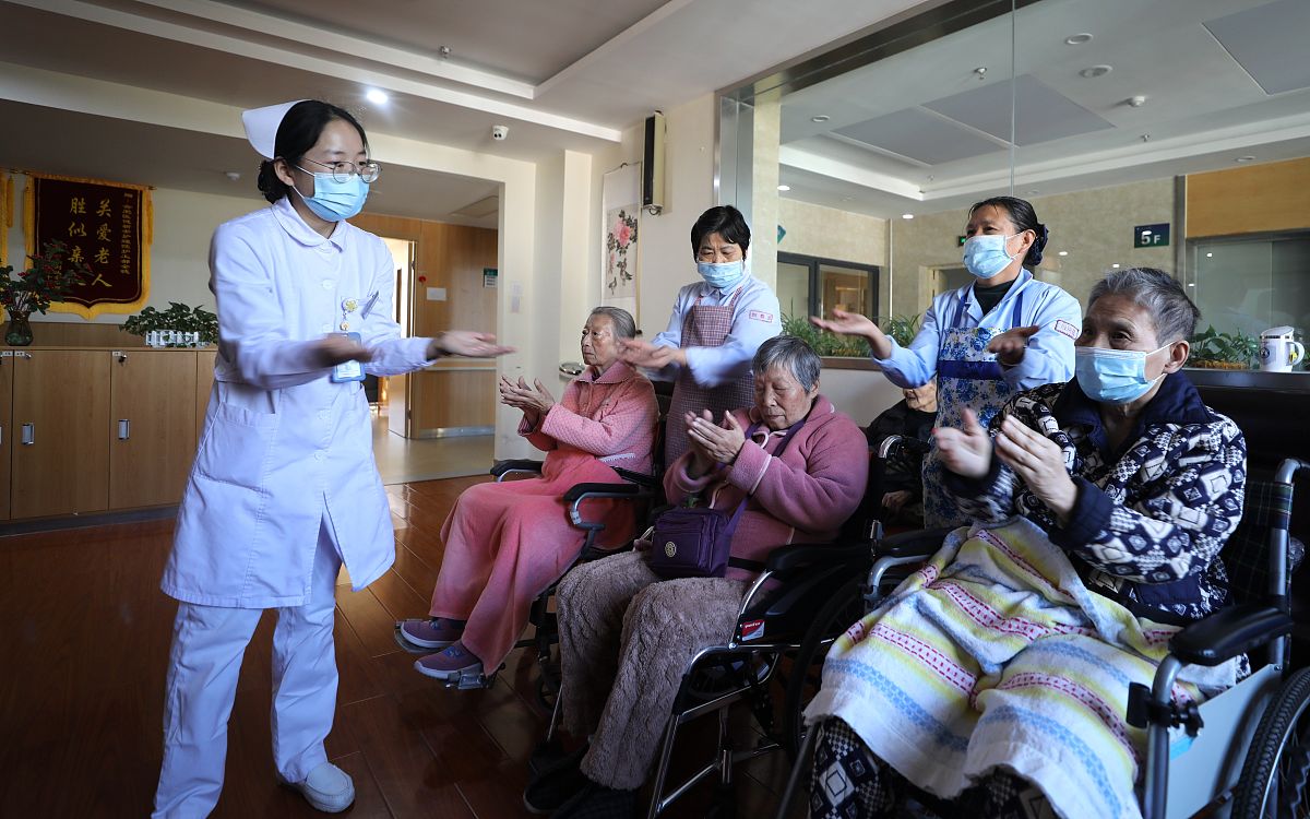 胃癌患者术后早期康复指导的护理支持：实验组干预内容与方法