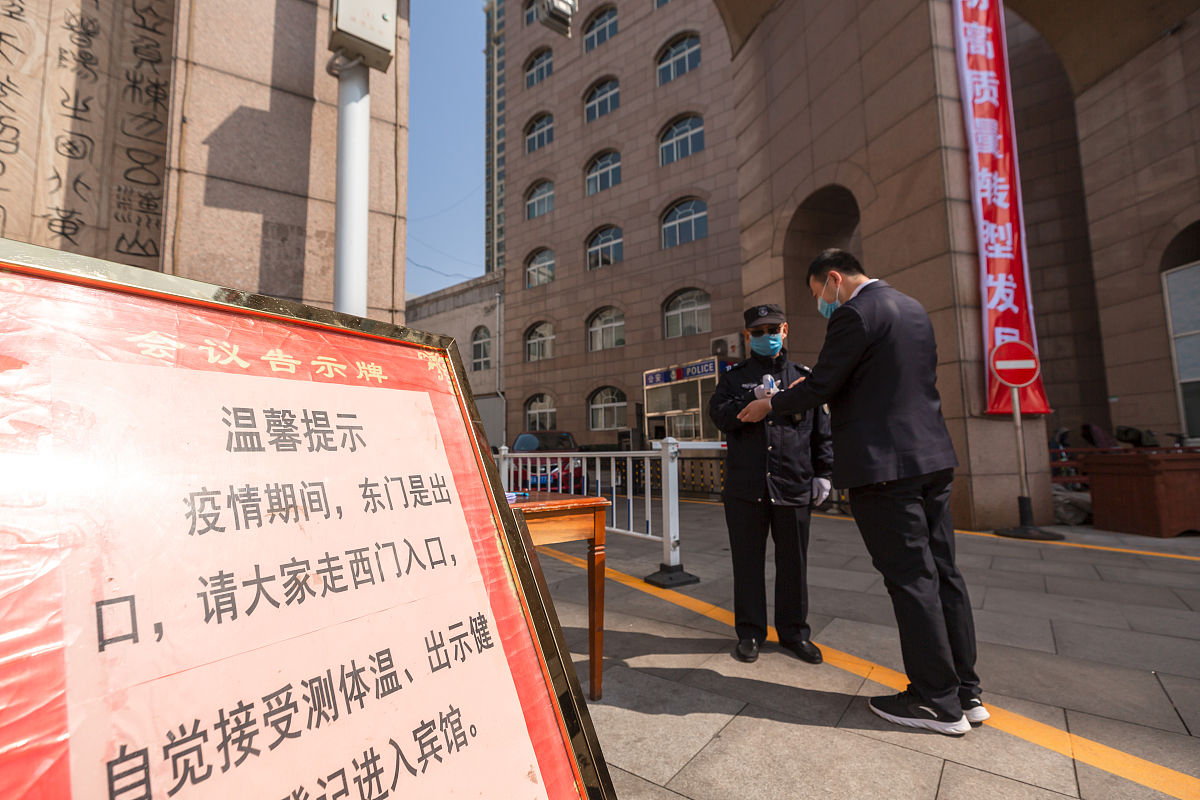 吕梁在加强政府引导和服务保障需采取的措施三个方面具体论述2000字