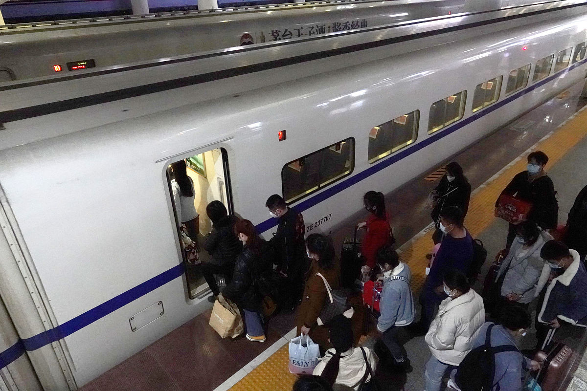 成都铁路学校分享高峰期车票售罄 广深加开进京高铁动卧