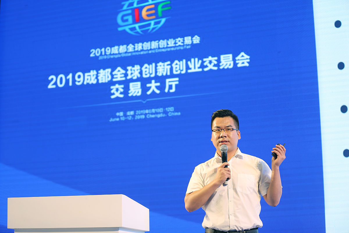 海底捞竞争优势解析：品牌、服务、品质、营销、规模与国际化