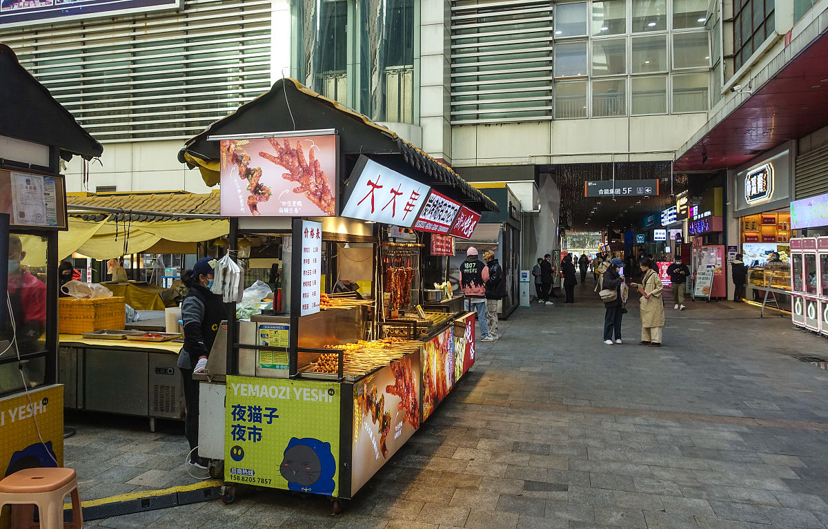 优化简化以下内容且意思不变。金盟婚恋在国家鼓励生育政策的大好时机下应运而生总部坐落于美丽的长沙湘江新区梅溪湖CBD核心区主营业务品牌加盟、婚姻介绍、单身经济融合百业。金盟婚恋颠覆传统创新模式金盟婚恋交友是全国首家提出将单身经济千城万店进行组合式发展企业。倡导全民红娘制抱团创业旨在帮助更多的人轻资产创业低风险创业最终实现家庭、财富双丰收的美好人生。