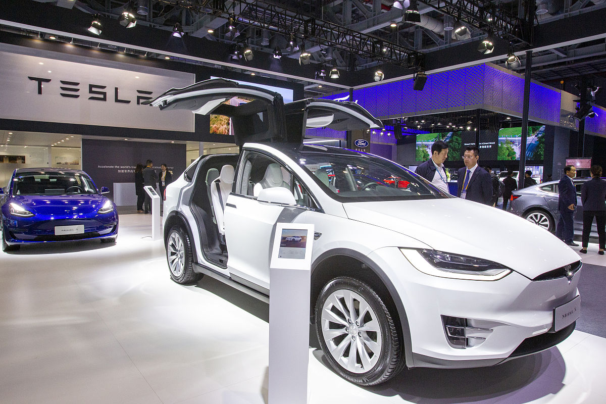 写篇400字关于特斯拉model y和上海车展相关文章接近口语化图文并茂