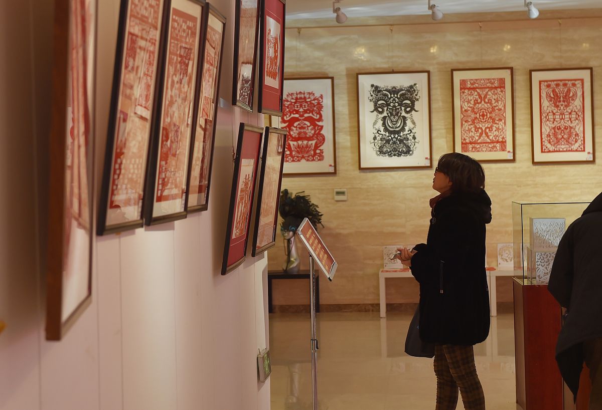 非遗保护是一项重要的文化事业它不仅涉及到文化传承和保存更关乎着国家和民族的认同感和自信心。通过保护非遗我们可以更好地传承和弘扬传统文化增强文化自信推动文化创新促进文化多样性的发展。