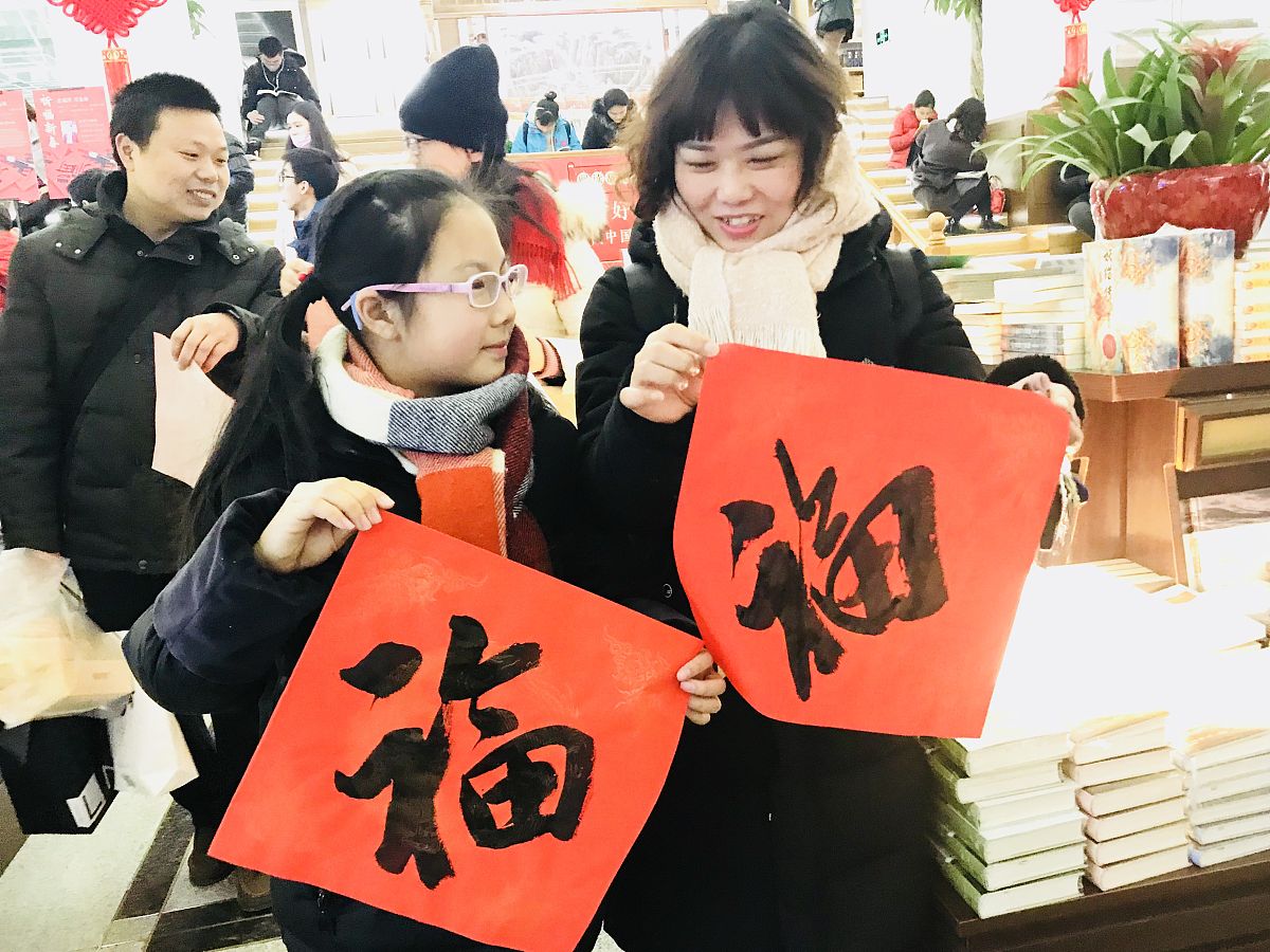 帮我起一个抖音有关于说小说的名字再来10个但是不要特别显的很像说小说的名字