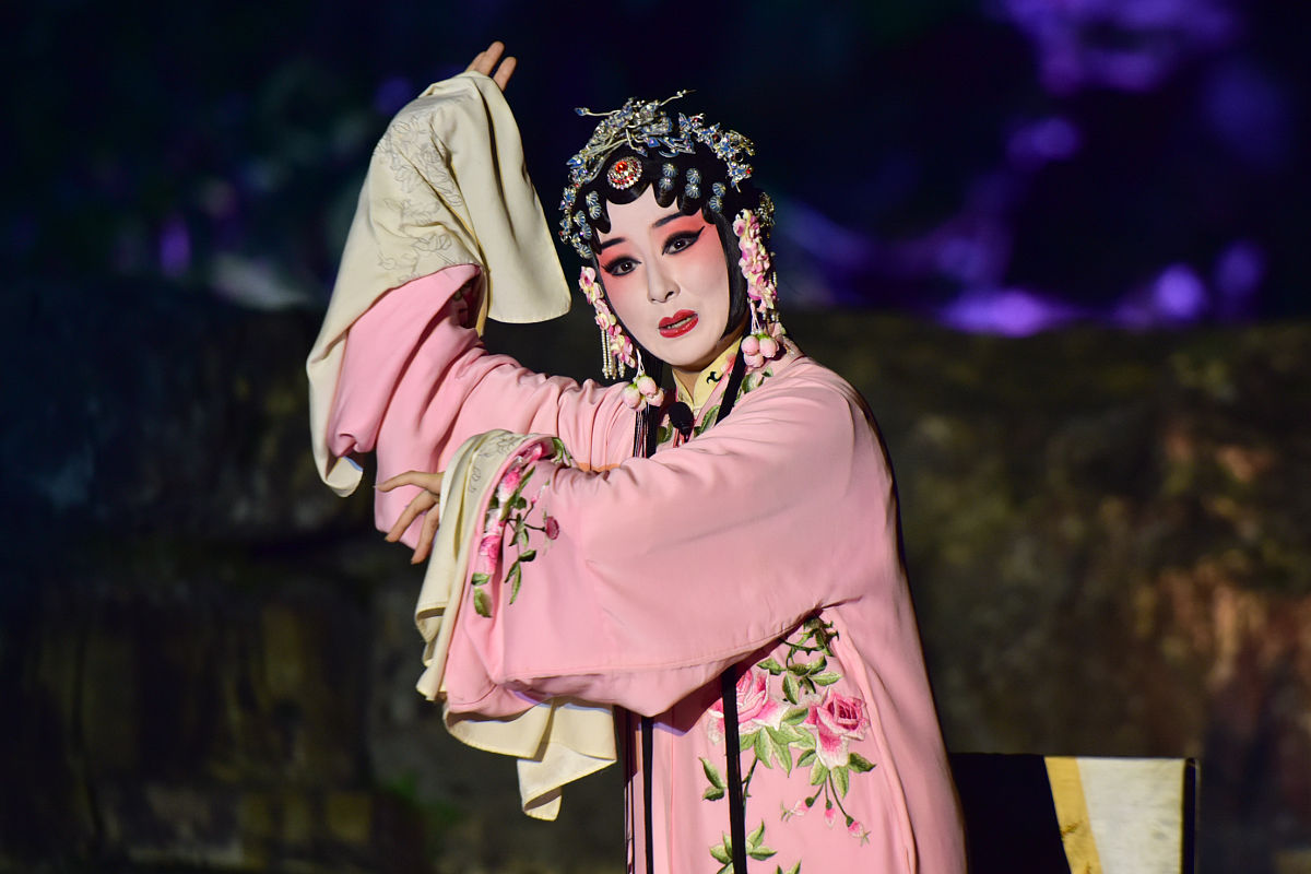 2020年9月19日,江苏苏州,"姑苏夜.虎丘月"虎丘曲会昆曲专场,江苏昆剧