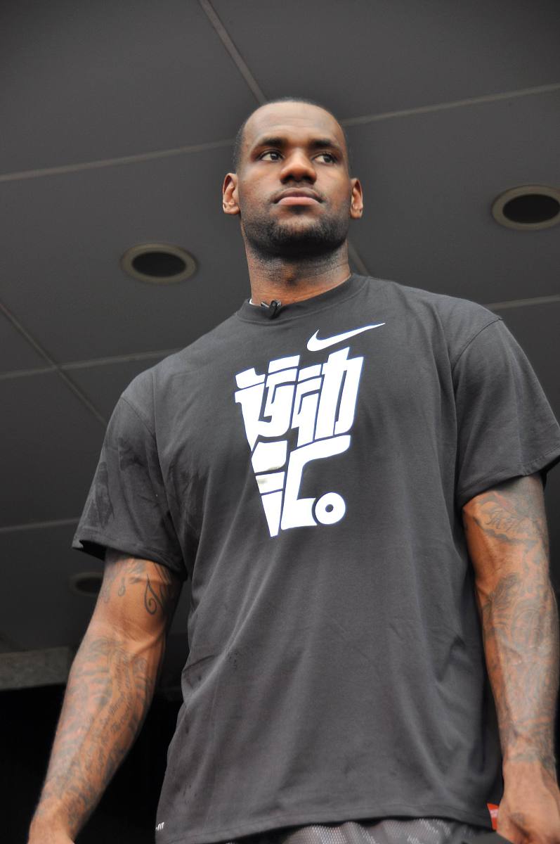 历史最佳乔丹还是詹姆斯一定需要选一位