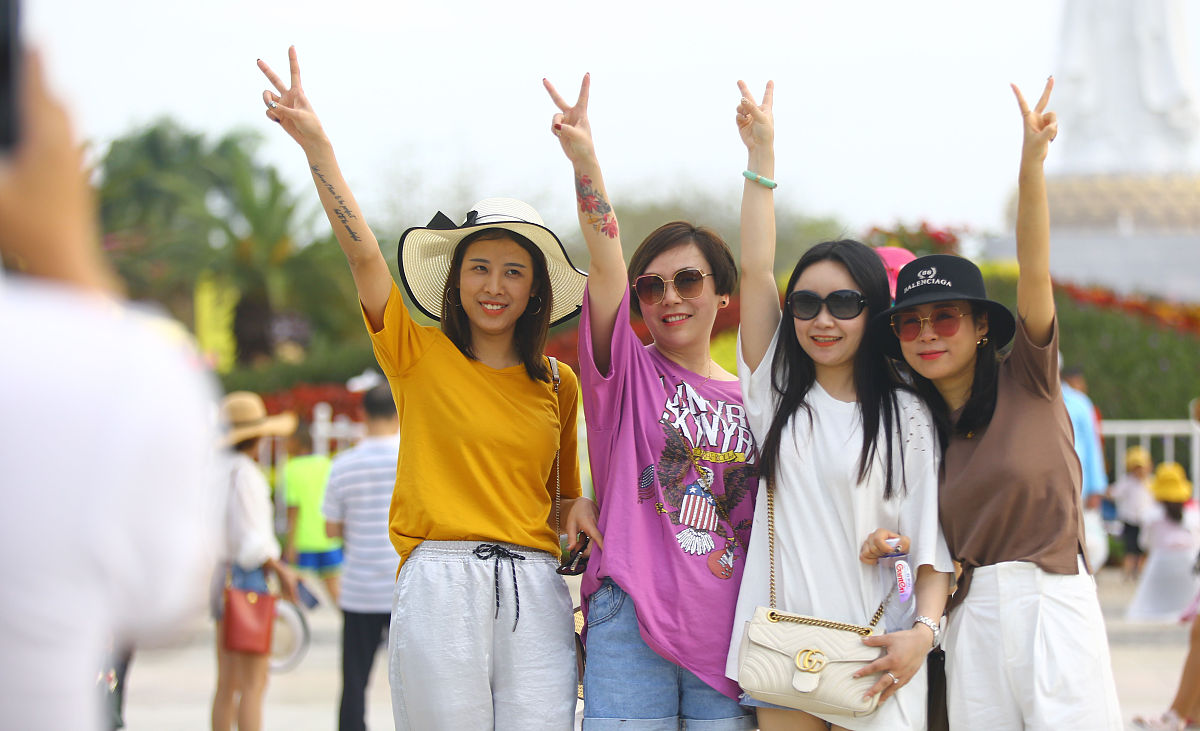 带话题可以您想要什么样的话题？带话题#五一就要咔嚓咔嚓 发帖分享你五一出 游拍摄的夏日感人像照片视频仅限vivo手机拍 摄；好的以下是带有话题#五一就要咔嚓咔嚓的内容：近日五一假期即将来临你是否已经计划好了出游的路线呢？如果你已经准备好了那么不要忘记要拍摄一些夏日感人像照片或视频哦！如果你使用的是vivo手机拍摄的那就更好啦！现在就来分享你的五一出游拍摄的精彩作品让我们一起感受夏日的美好吧！#vi