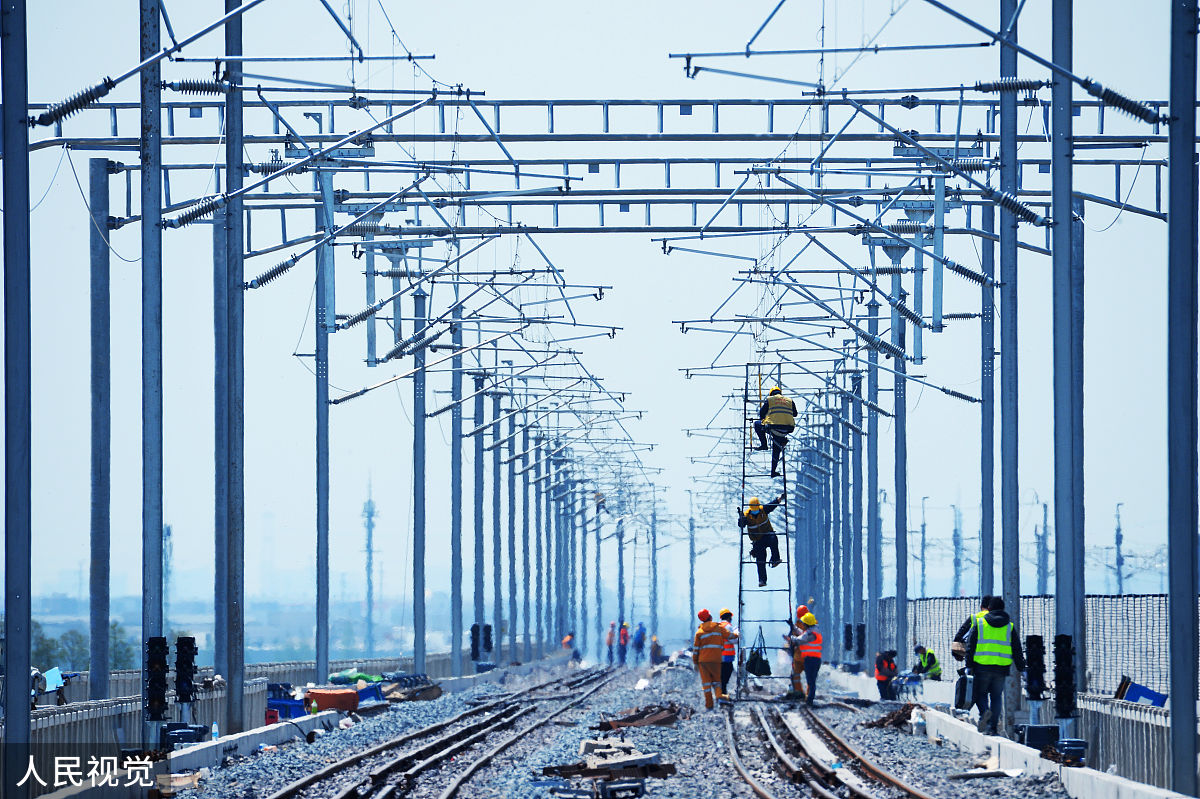 成都铁路专业学校秋季招生：女生适合的铁路专业有哪些？