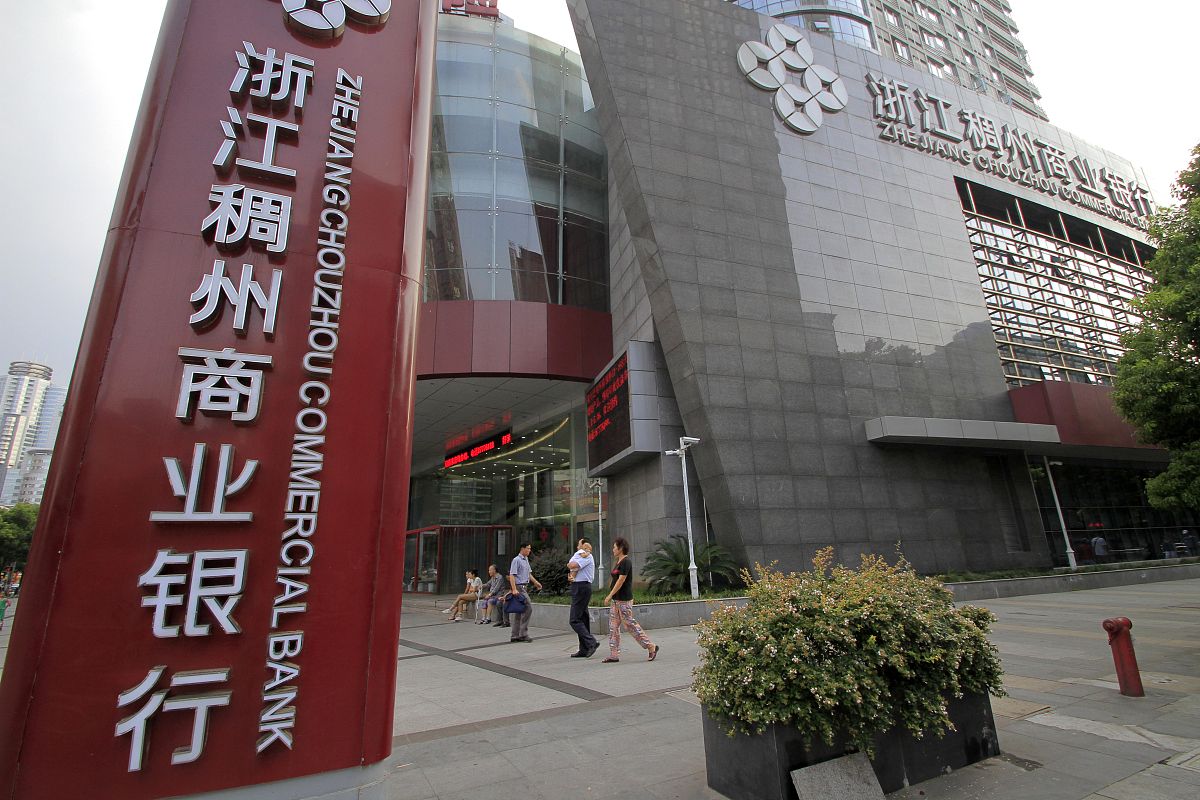 南京新港职业学校招生办电话：025-xxxxxxx，咨询QQ：xxxxxx