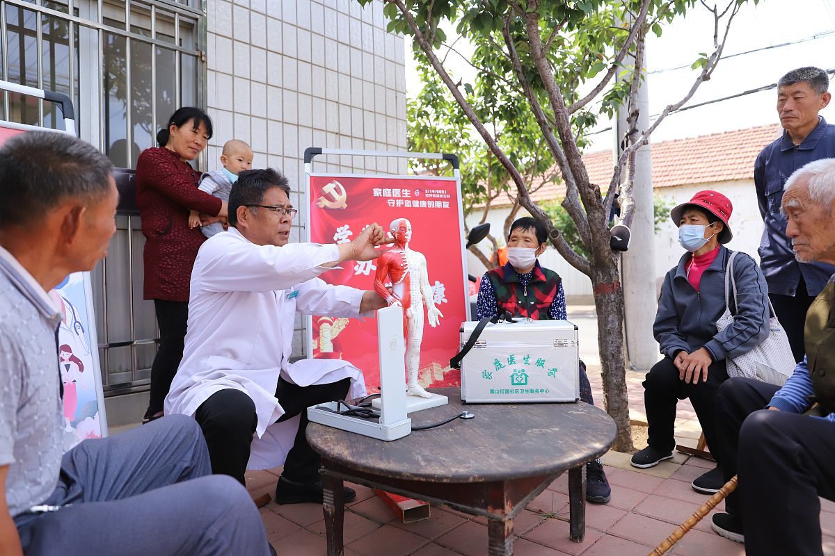 重庆卫生学校中医学专业就业方向：未来职业道路解析