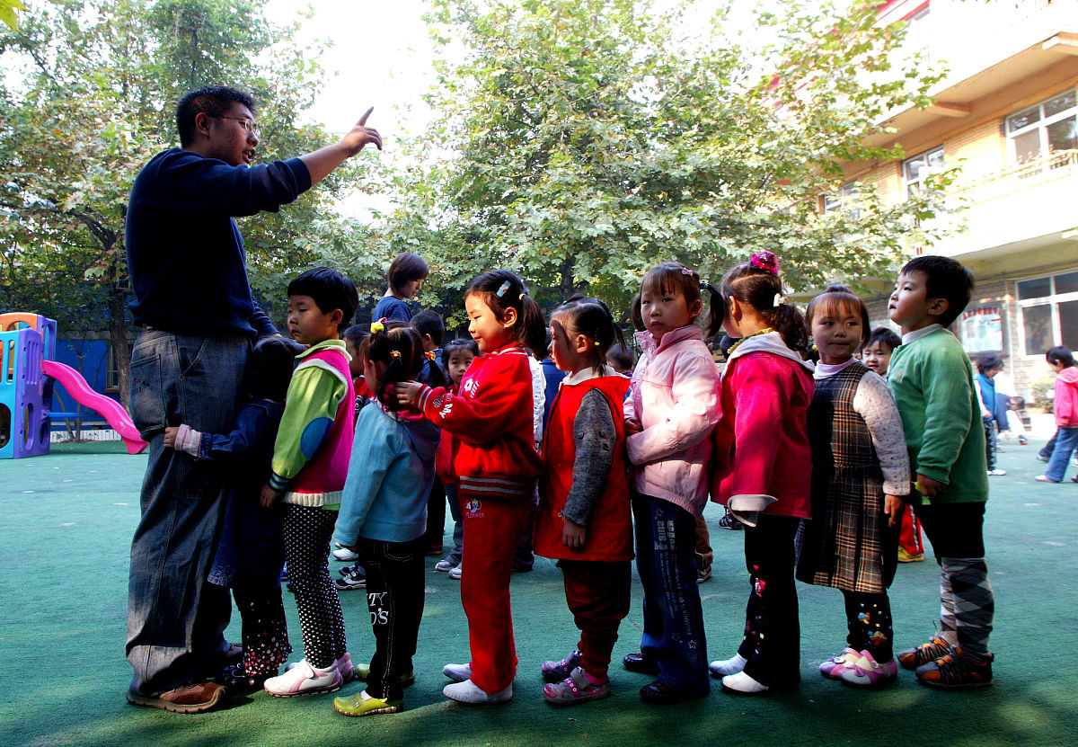 帮我写100字评价老师的话