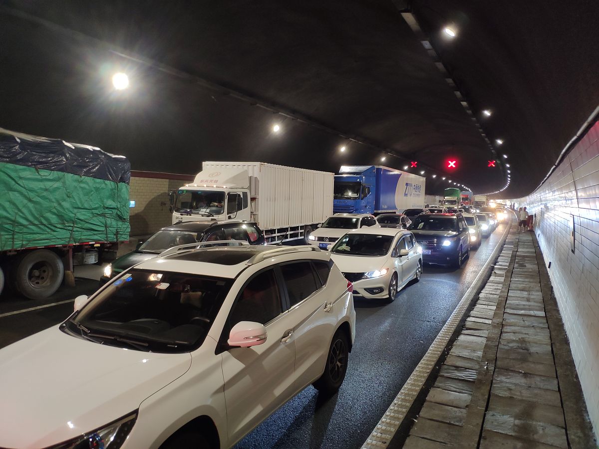 高速公路堵车原因：常见因素及应对措施