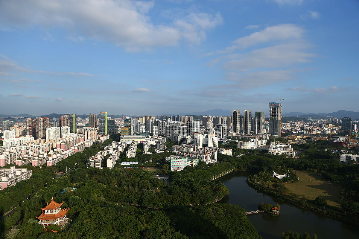 2017年11月16日,深圳龙岗,龙岗中心城全貌.