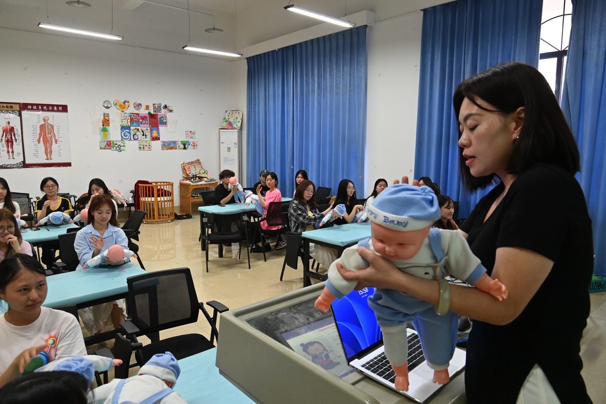 高素质幼儿教师必备素质：提升幼儿教师能力的关键