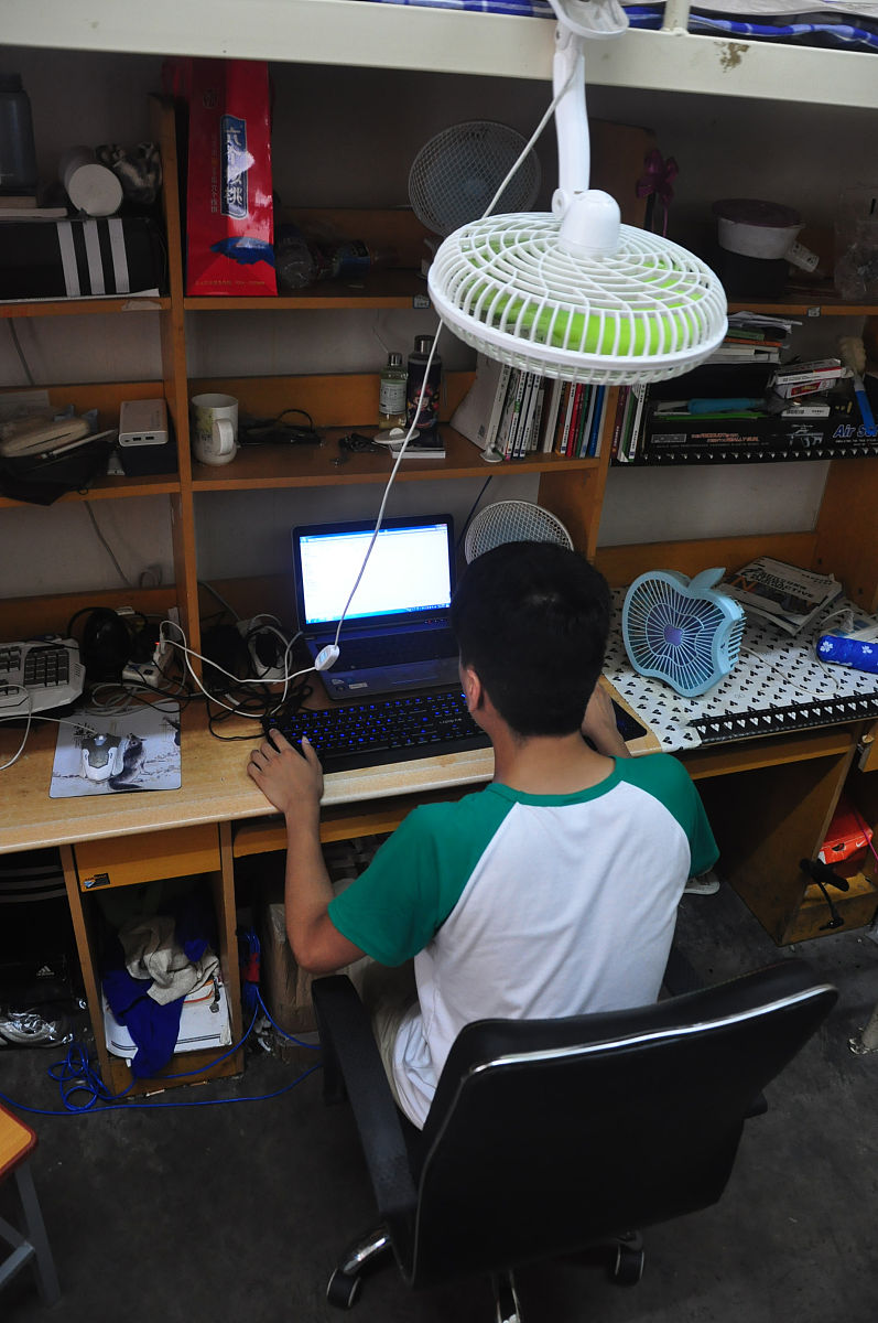 宿舍限电问题：计算机专业学生关于600W台式电脑用电的建议