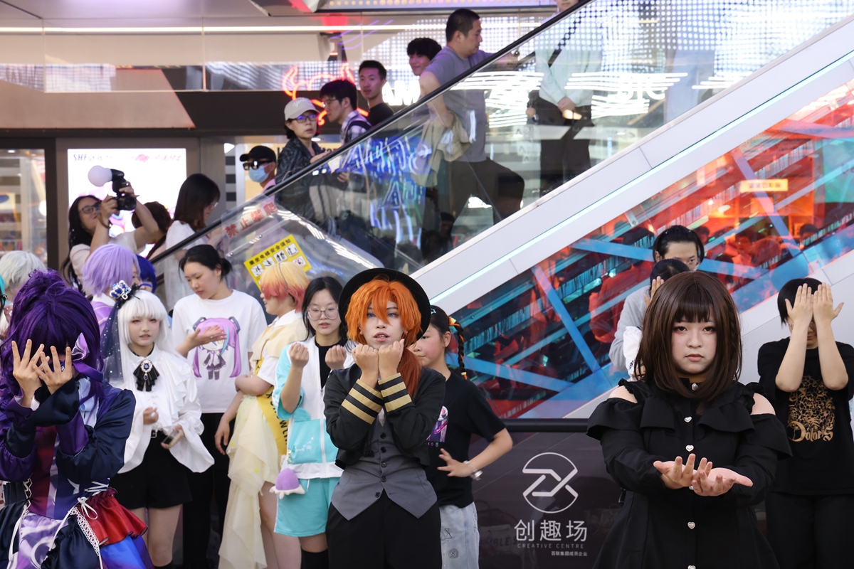 你是一个大学生你的毕业论文题目是以China Joy为例的ACG展会关系营销研究你会怎么写研究的目的和意义