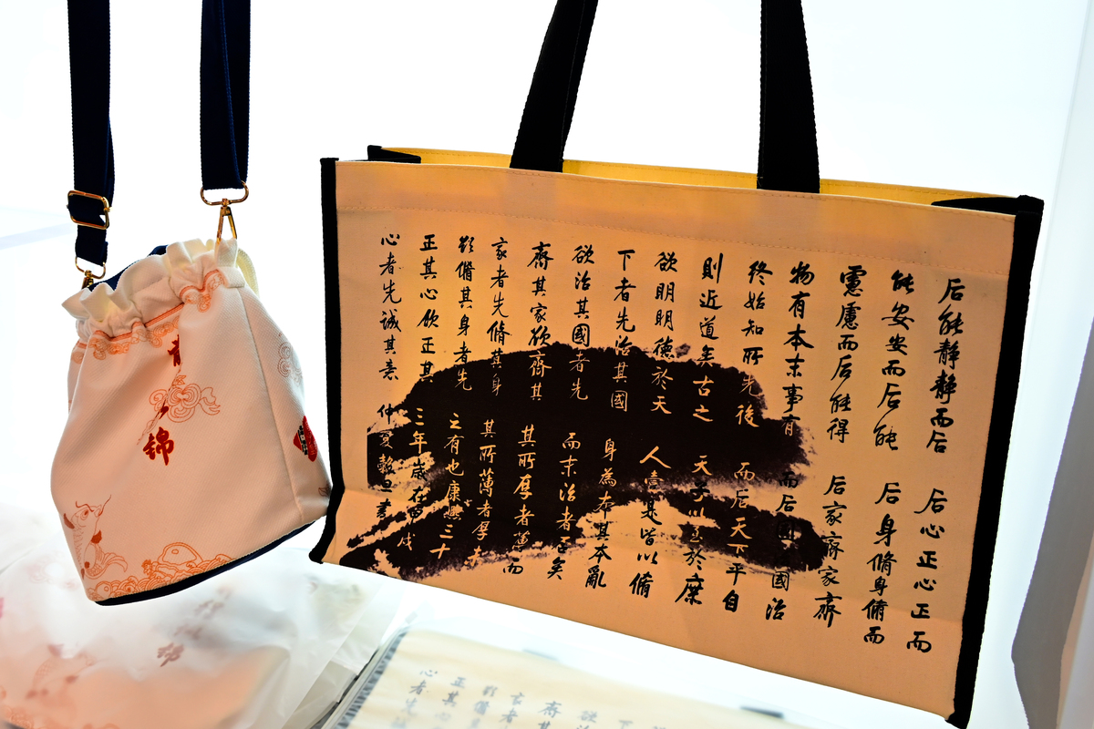 椰语轻语：文创品牌名，寓意清新自然