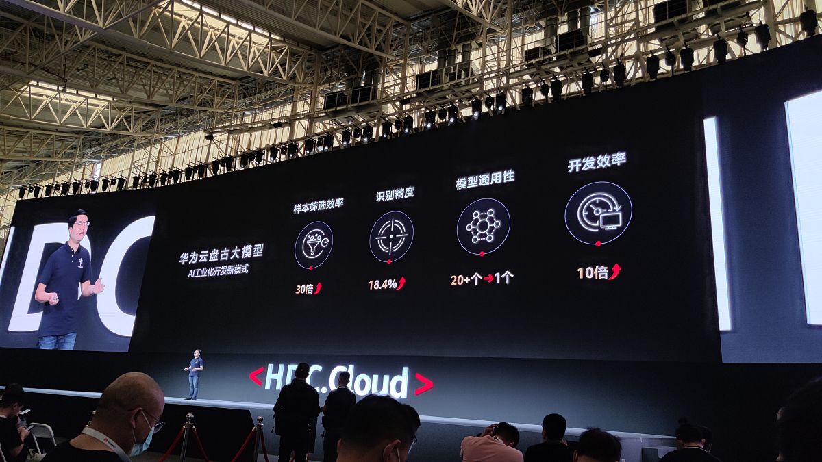PHP 数据库查询：计算特定用户总金额