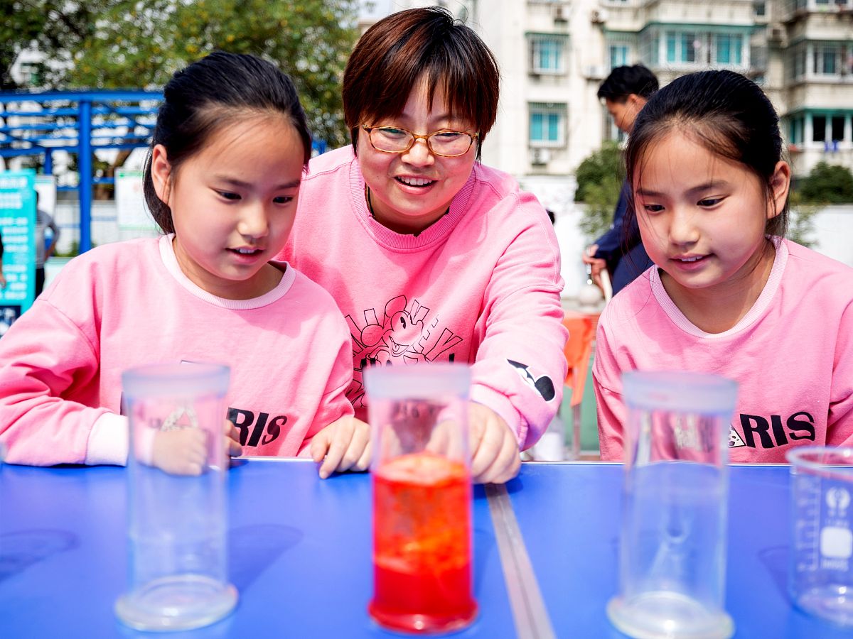 适合在家做的简单科学小实验：肥皂泡、纸船、鸡蛋染色