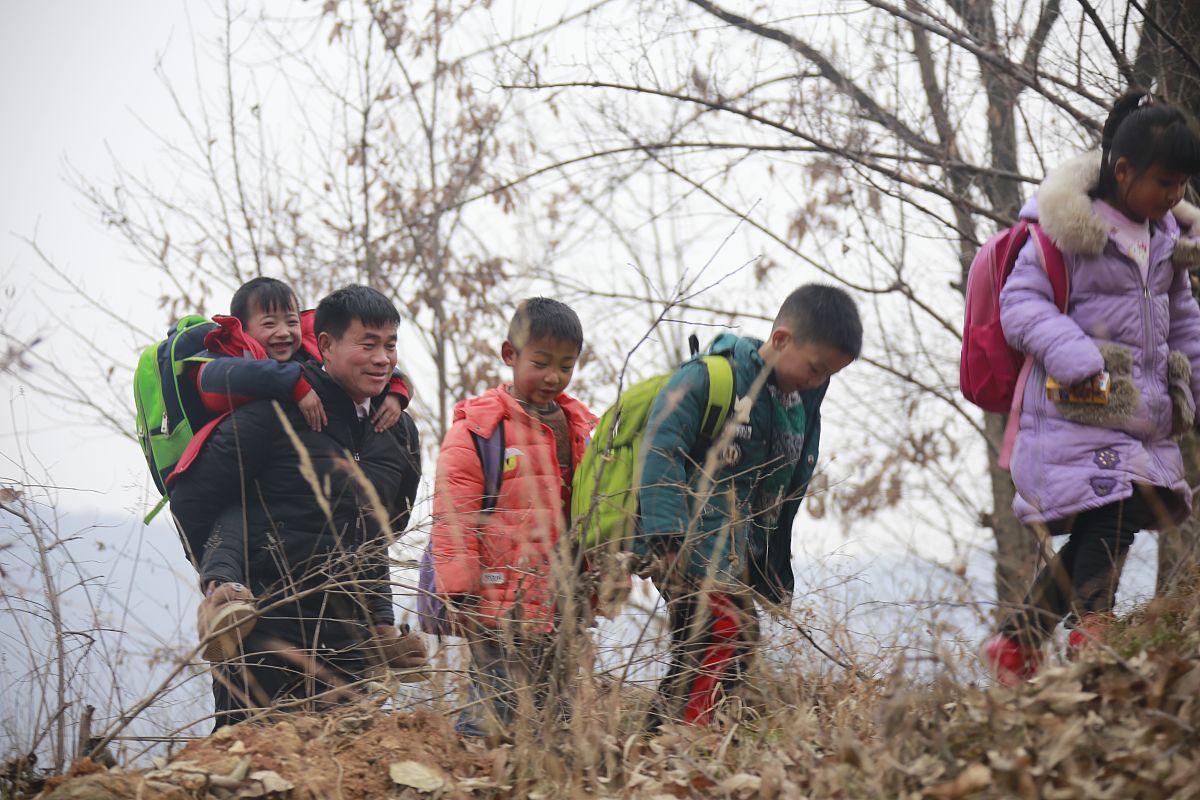 一个小学校长有多大权力