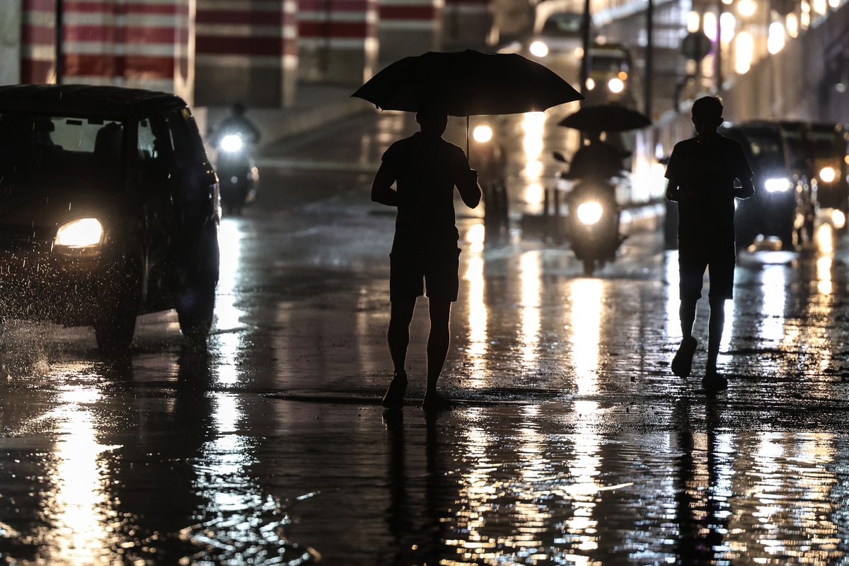 雨中的一把伞，温暖了我的心