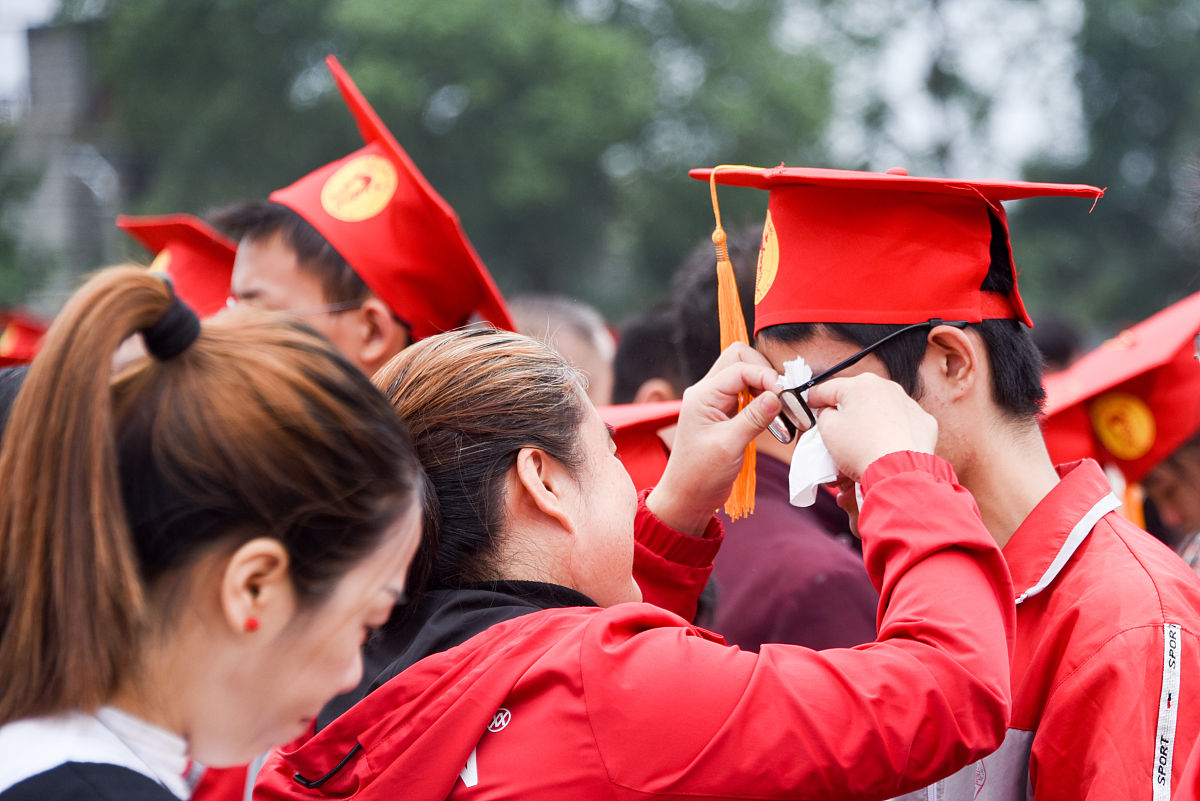 父亲给女儿的成人礼祝福：独立、健康、乐观，永远支持你
