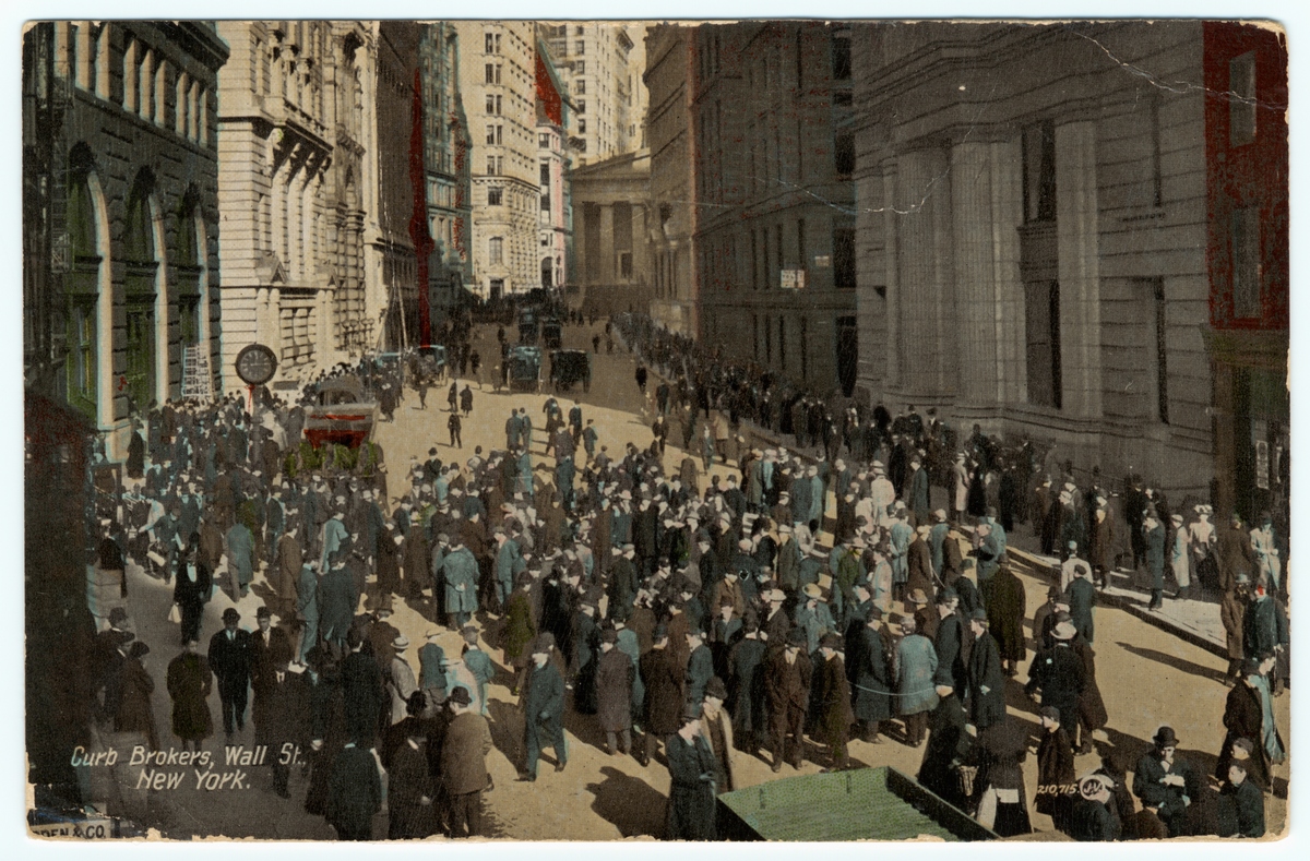 用通俗易懂的语气将下面一段话翻译成中文并结合文章的意思对词句进行调整使之表达流畅语句通顺：Бальное платье валялось в углу Девушка рыдала Заламывая руки мать призывала её успокоиться Но в душе она просто кипела такого не могло случиться! Эти нович