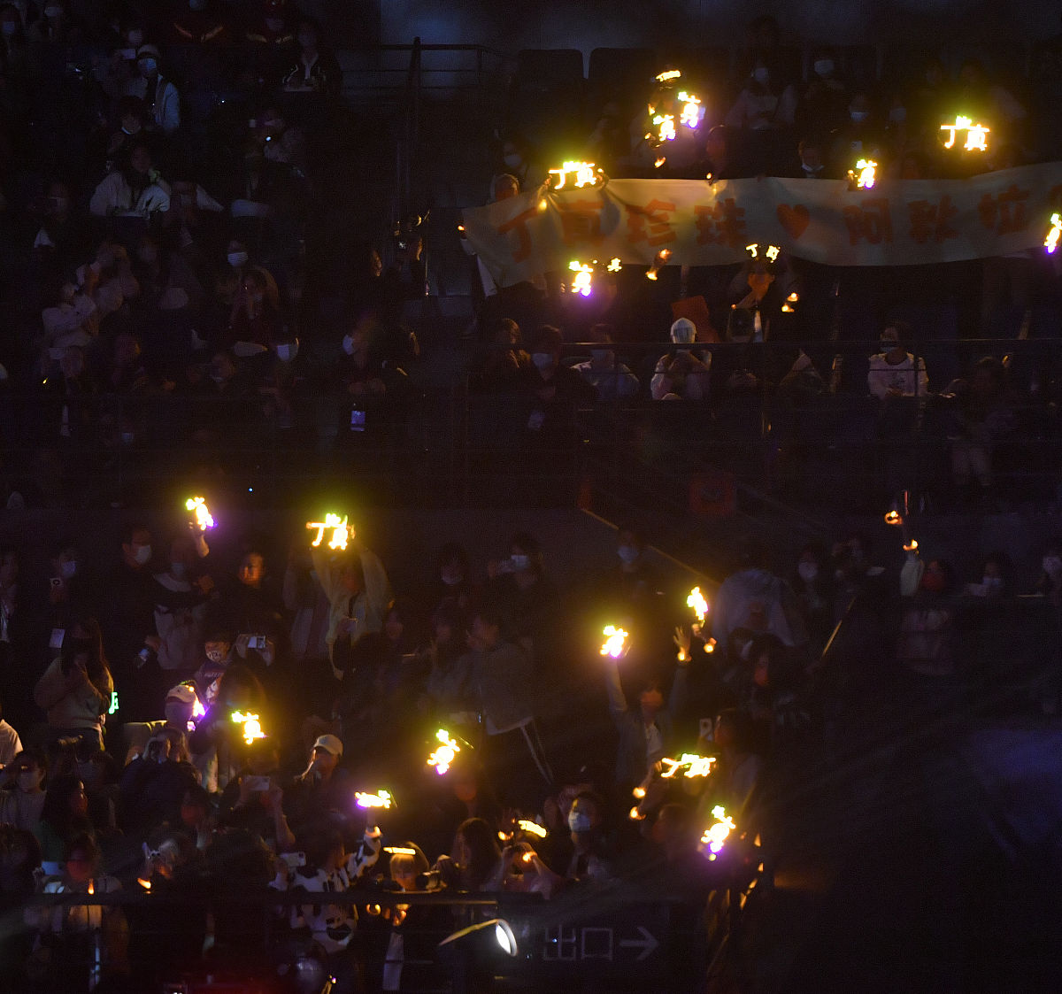以七夕节、桃花岛、水上情歌演唱会为主题关键词 写五个抖音拍摄方案