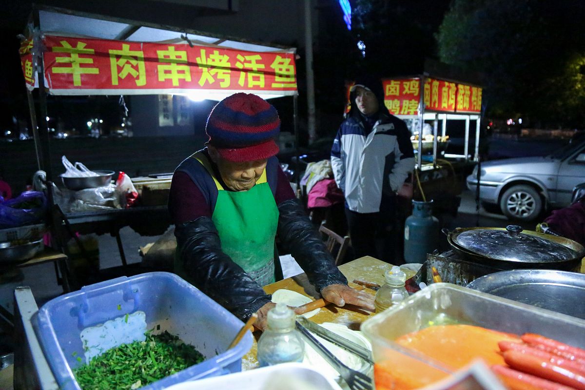 夜宵摊扰民？如何发朋友圈维护社区安静