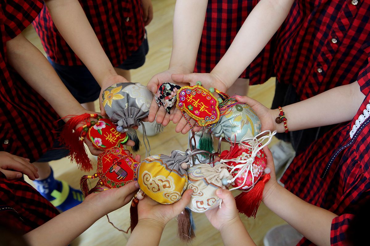 幼儿园托班幼儿年龄特点及发展规律 | 3-4岁宝宝早教指南