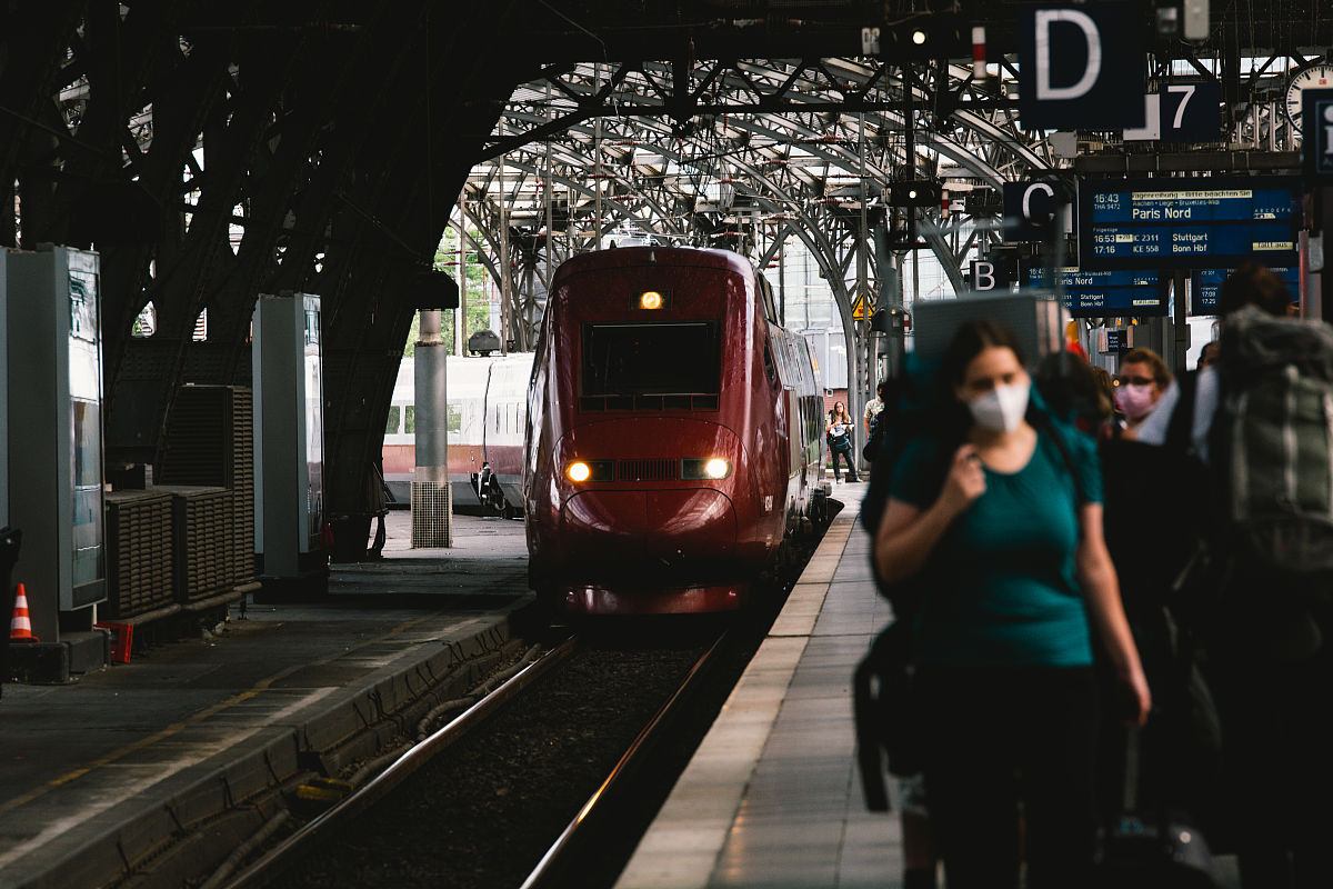 根据《发烧了怎么判断是不是冠状病毒》这标题配去必应帮我搜一张跟这标题匹配的图片直接附上链接地址能查看的