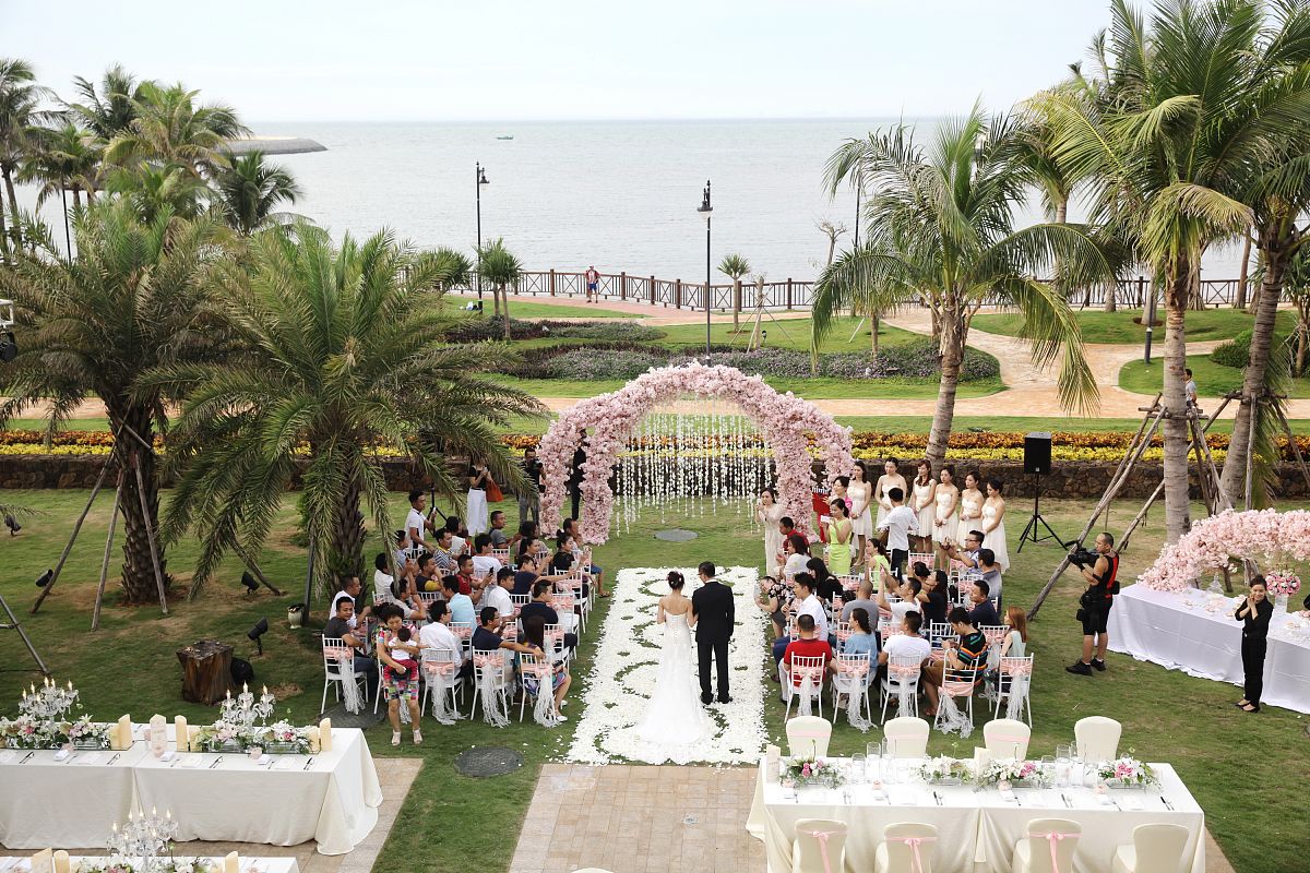 五月的季节户外婚礼温馨浪漫的开场白