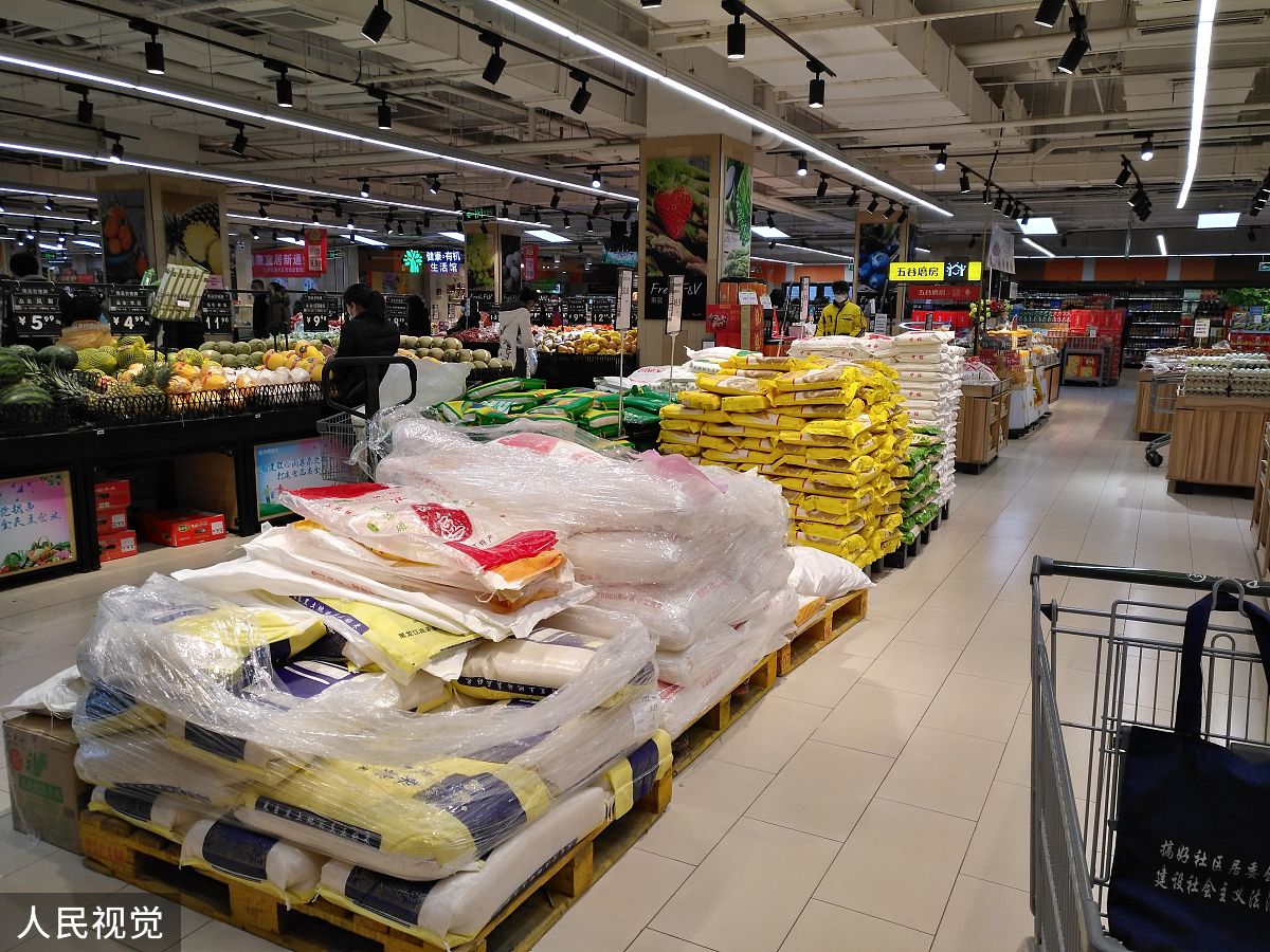 现在有一个系统主要服务对象为生态局业务人员主要功能为收集、展示、分析水环境的相关数据以及问题的推送目前需要被定义为等保二级并解释为何不需要定义为三级