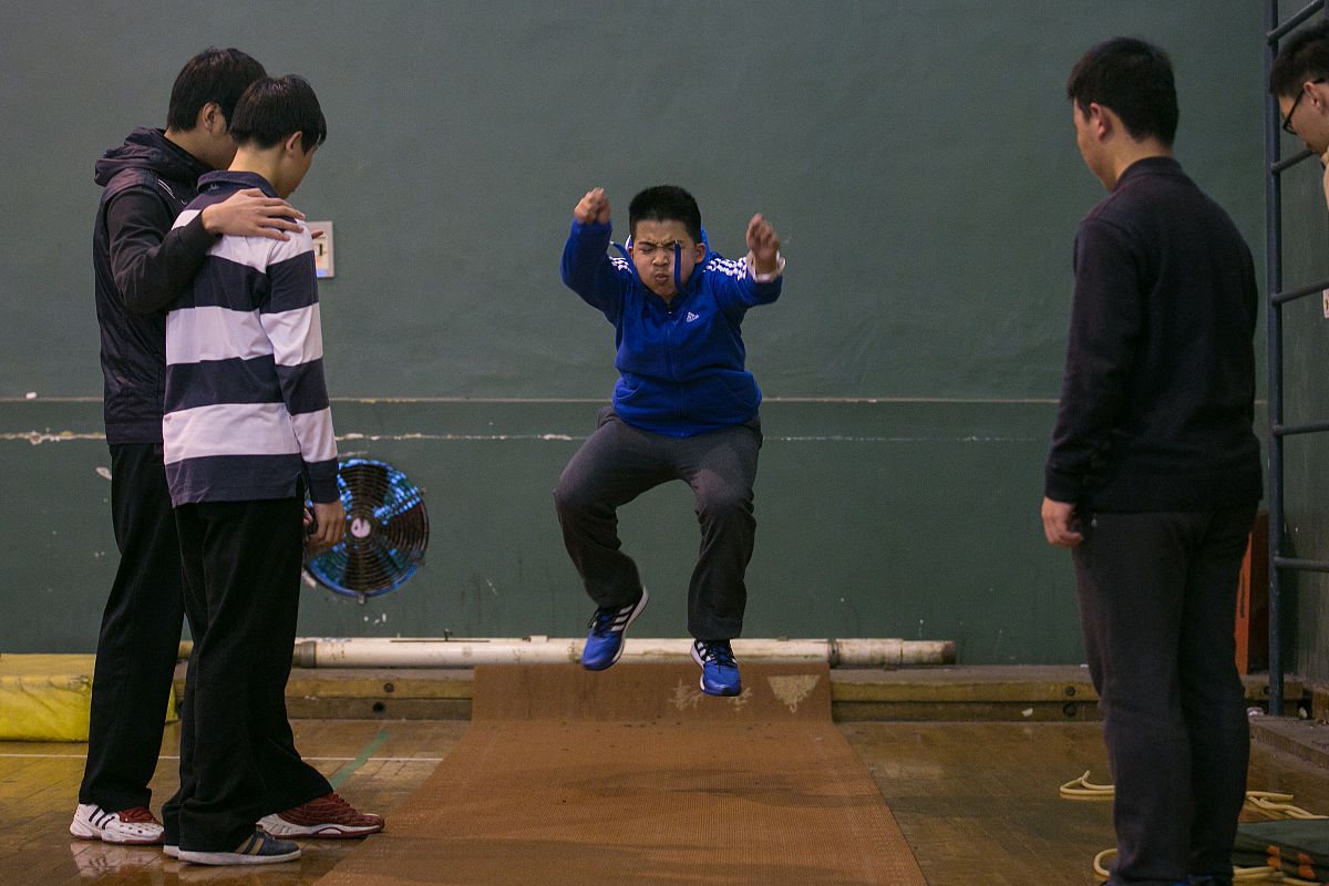 请650字的博客文章主题是：立定跳远技巧训练方法